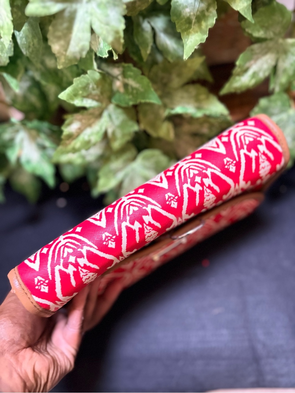 Stella & Dot | NWOT Ikat Hanging Travel Cosmetic Toiletry Bag Case - Red/Tan/Wht - Picture 4 of 9